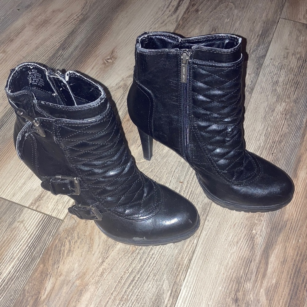 Nine West Leather Quilted Triple Buckle Booties Size 9.5